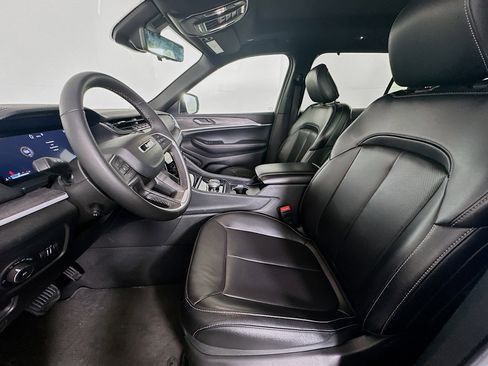 Used 2024 Jeep Grand Cherokee L Limited w/ Luxury Tech Group II image 13