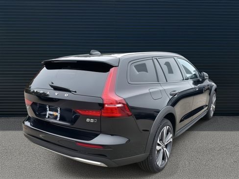 Certified 2026 Volvo V60 B5 Cross Country Plus w/ Climate Package image 3
