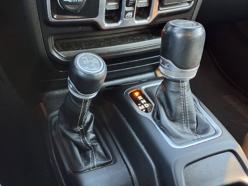 Used 2023 Jeep Wrangler Unlimited Sahara AWD/4WD image 19