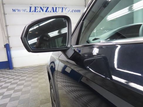 Used 2025 Volkswagen Taos SE AWD/4WD image 58