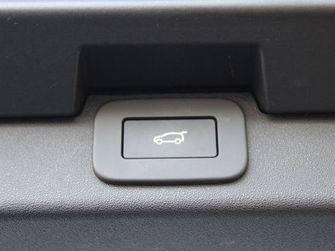 Used 2025 Land Rover Discovery Dynamic SE image 27