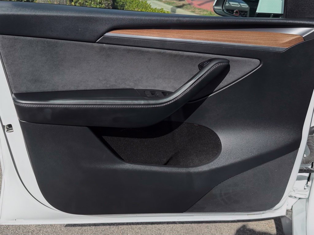 Used 2024 Tesla Model Y Long Range RWD image 10