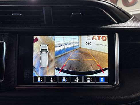 Used 2023 GMC Yukon Denali AWD/4WD image 18