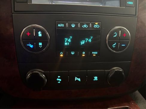 Used 2010 Chevrolet Avalanche LTZ image 31