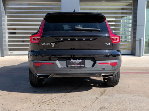 Used 2020 Volvo XC40 T4 R-Design image 8