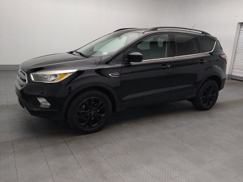 Used 2018 Ford Escape SE FWD image 2