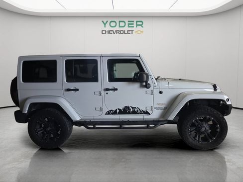 Used 2013 Jeep Wrangler Unlimited Sahara w/ Connectivity Group AWD/4WD image 4