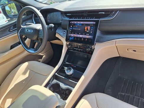 Used 2025 Jeep Grand Cherokee L Limited w/ Luxury Tech Group II RWD image 32