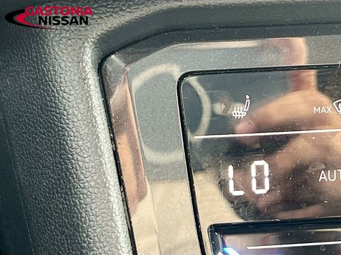 Used 2024 Volkswagen Tiguan SE image 26