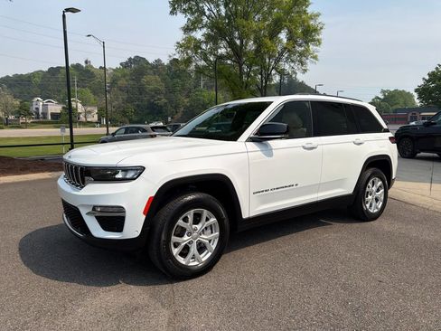 Used 2023 Jeep Grand Cherokee Limited w/ Luxury Tech Group II image 5