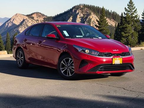 Used 2023 Kia Forte LXS w/ LXS Technology Package image 2