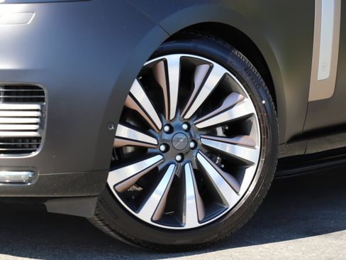 New 2026 Land Rover Range Rover SV AWD/4WD image 2