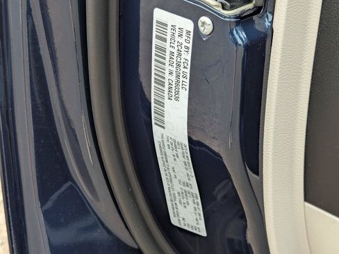 Used 2021 Chrysler Pacifica Touring-L w/ Uconnect Theater Family Group AWD/4WD image 47
