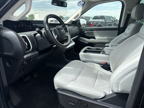 Used 2025 Ford Expedition Max Platinum w/ Driver's Package AWD/4WD image 9