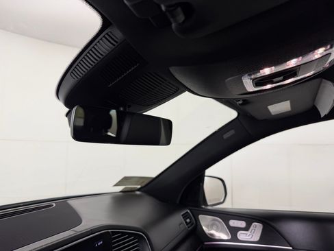Used 2025 Mercedes-Benz GLS 450 4MATIC image 29