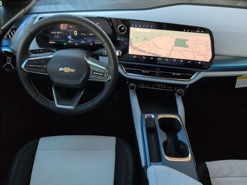 New 2026 Chevrolet Equinox EV LT image 4