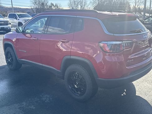 Used 2019 Jeep Compass Latitude image 6