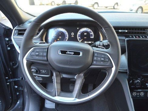 New 2025 Jeep Grand Cherokee Limited image 16