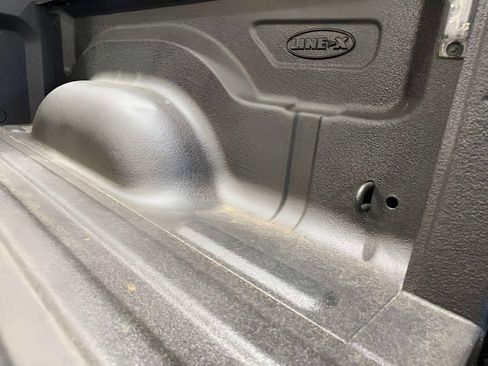 Used 2019 RAM 1500 Classic SLT w/ SLT Plus D￩cor Group AWD/4WD image 9