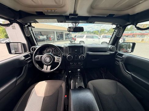 Used 2017 Jeep Wrangler Unlimited Sport AWD/4WD image 12