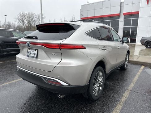 Used 2023 Toyota Venza XLE AWD/4WD image 4