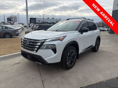 Certified 2025 Nissan Rogue Platinum w/ Platinum Premium Package image 1