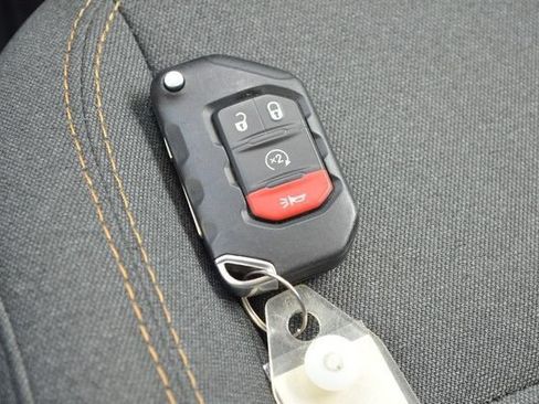Used 2024 Jeep Wrangler Unlimited Sahara AWD/4WD image 26