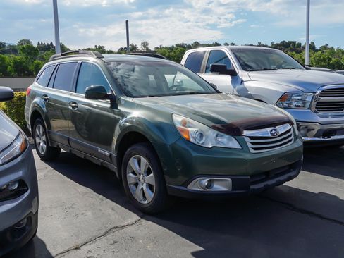 Used 2011 Subaru Outback 2.5i Premium w/ All-Weather Pkg AWD/4WD image 2