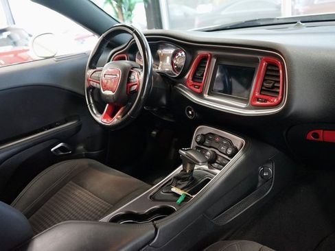 Used 2019 Dodge Challenger SXT image 8