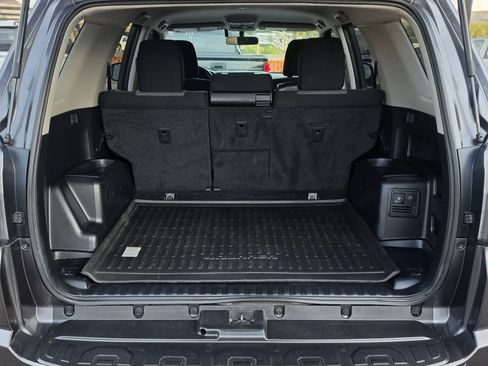 Used 2018 Toyota 4Runner SR5 AWD/4WD image 19
