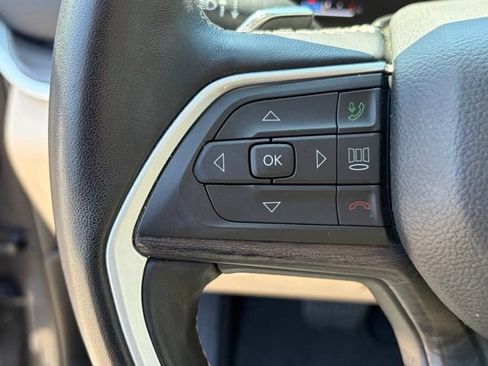 Used 2022 Jeep Grand Cherokee L Limited AWD/4WD image 16