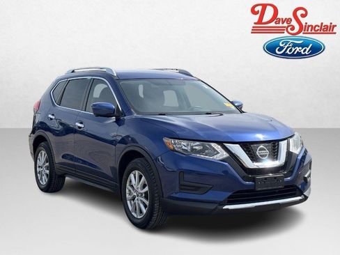 Used 2017 Nissan Rogue SV w/ SV Premium Package image 4