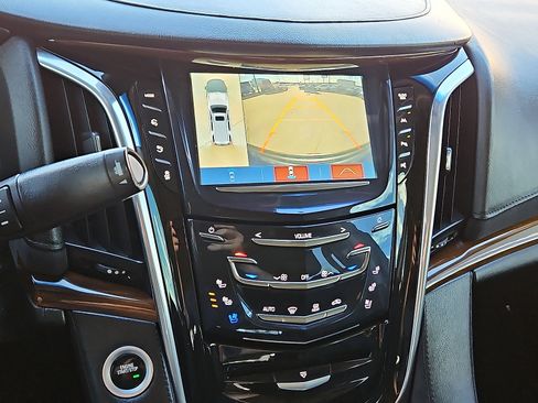 Used 2019 Cadillac Escalade ESV Luxury image 19