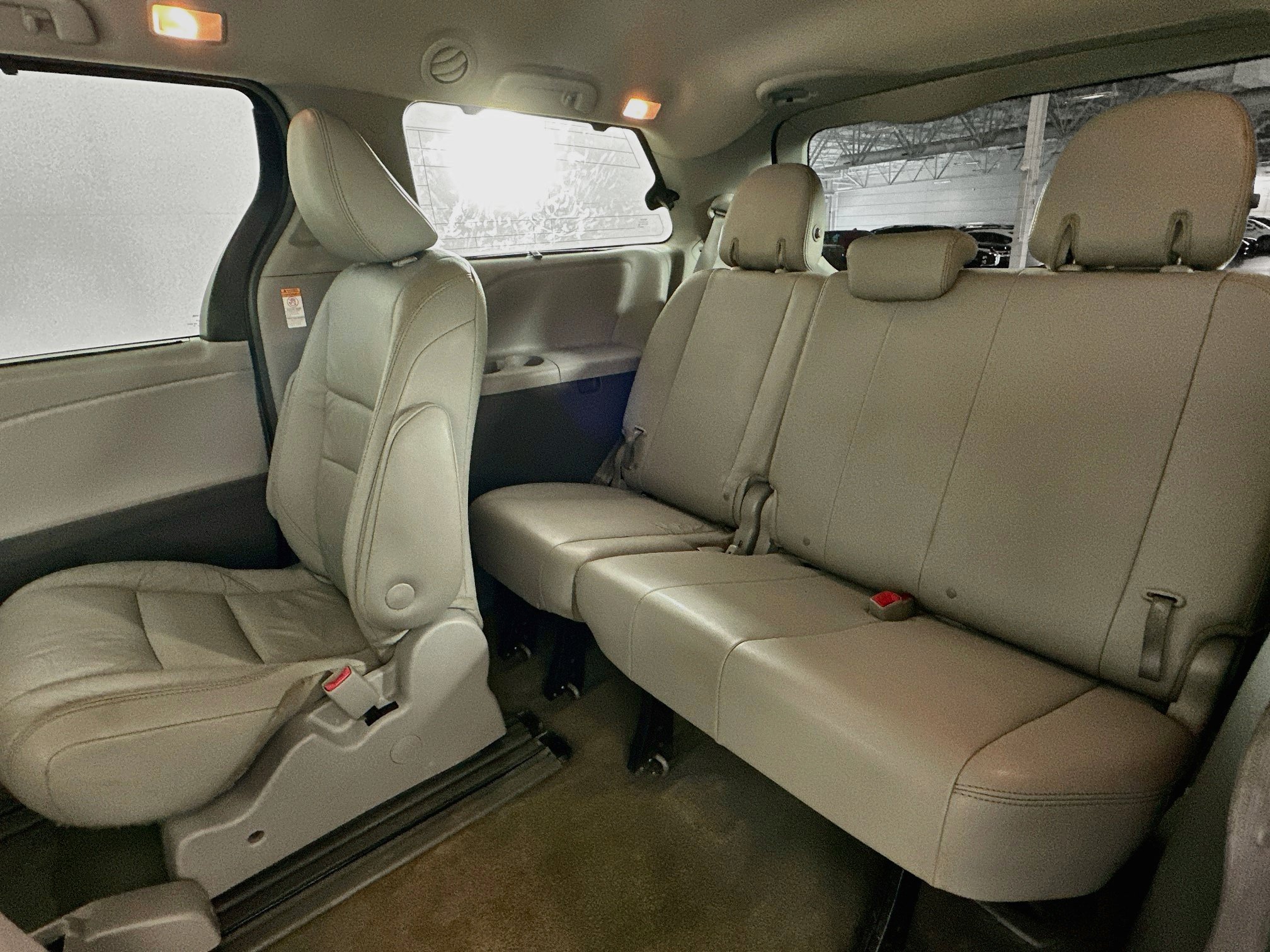 Used 2018 Toyota Sienna XLE FWD image 29