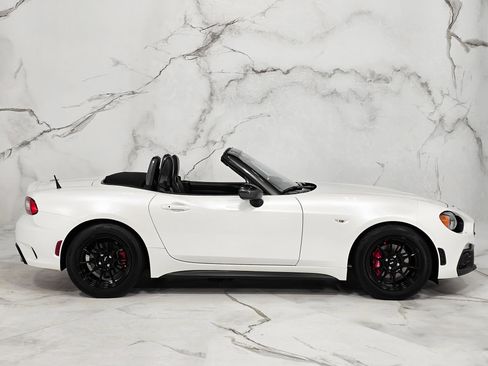 Used 2018 FIAT 124 Spider Abarth w/ Convenience Group image 14