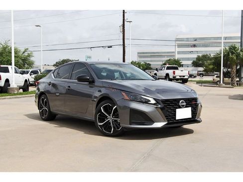 Used 2024 Nissan Altima 2.5 SR image 1