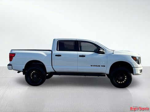 Used 2019 Nissan Titan SV w/ SV Convenience Package AWD/4WD image 5