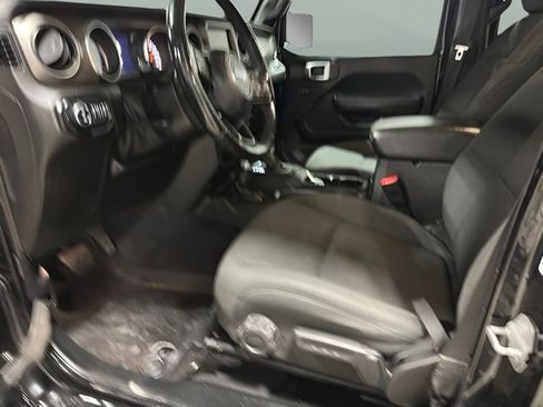Used 2020 Jeep Gladiator Sport w/ Technology Group AWD/4WD image 12