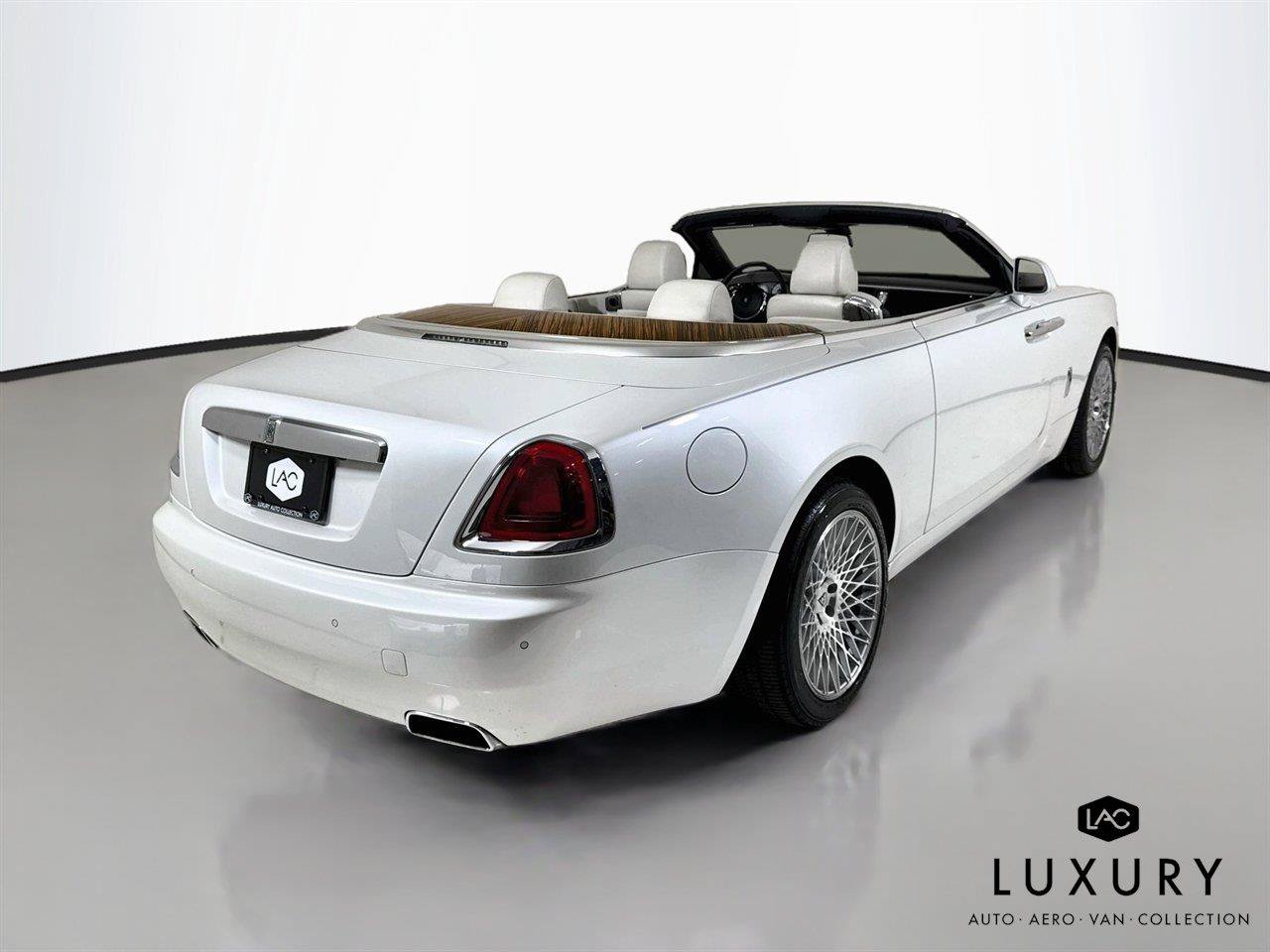 Used 2016 Rolls-Royce Dawn RWD image 5