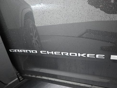 Used 2024 Jeep Grand Cherokee Limited w/ Trailer Tow Package AWD/4WD image 47