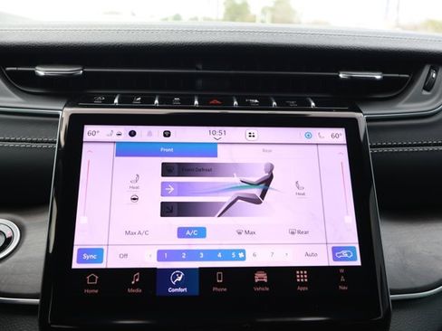 Used 2025 Jeep Grand Cherokee L Limited w/ Black Appearance Package image 16