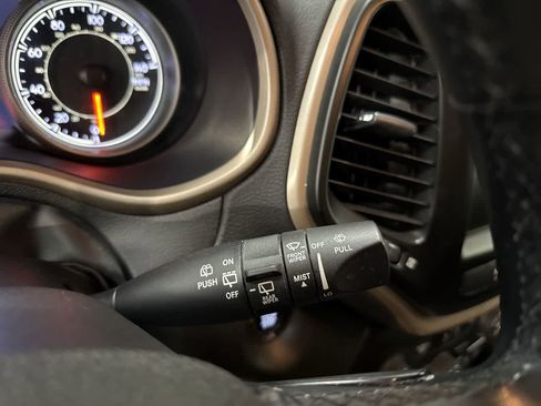 Used 2018 Jeep Cherokee Limited image 18