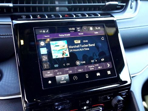 New 2025 Jeep Grand Cherokee Laredo w/ Luxury Tech Group I image 11