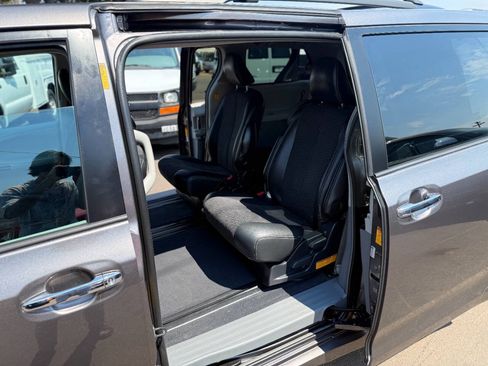 Used 2013 Toyota Sienna SE FWD image 23