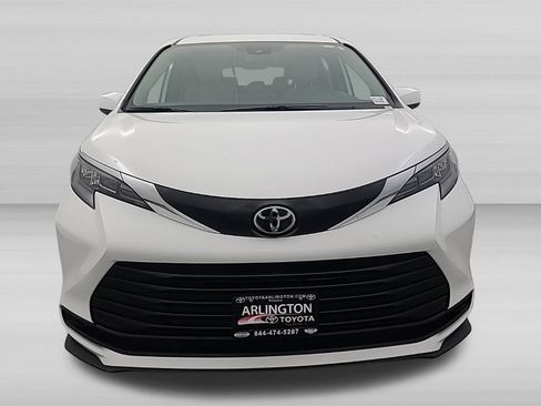 Used 2026 Toyota Sienna LE FWD image 10
