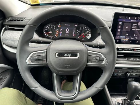 Certified 2022 Jeep Compass Latitude AWD/4WD image 2