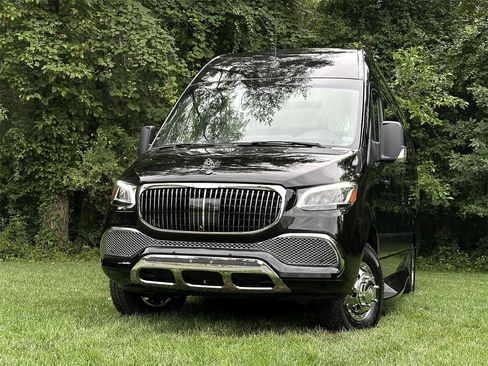 Used 2024 Mercedes-Benz Sprinter 3500 image 9