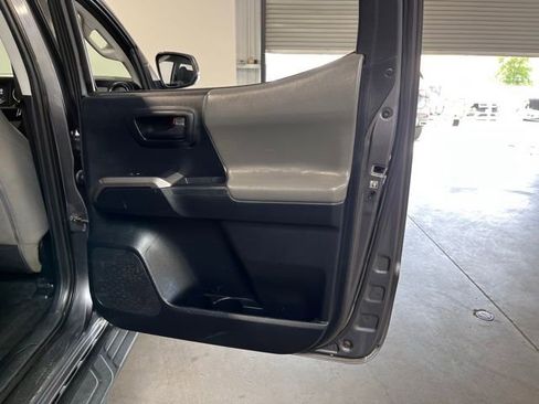 Used 2016 Toyota Tacoma SR5 RWD image 15