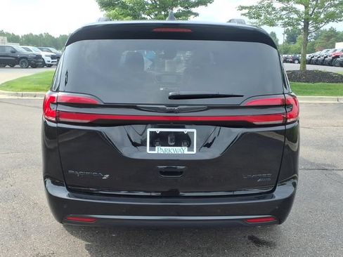 Certified 2024 Chrysler Pacifica Limited w/ S Appearance Package AWD/4WD image 5