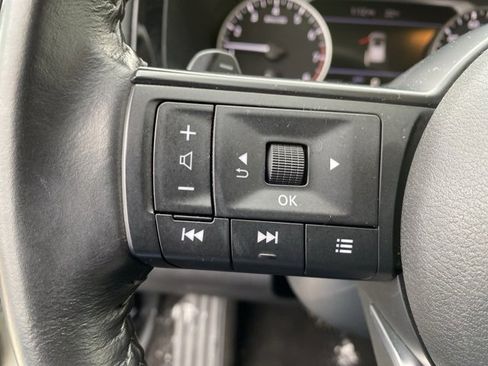 Used 2024 Nissan Pathfinder SV image 19